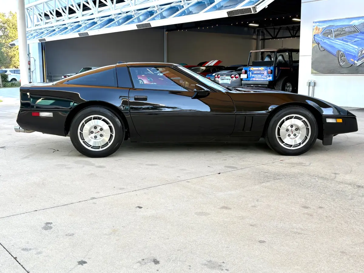Vehicle photo 6