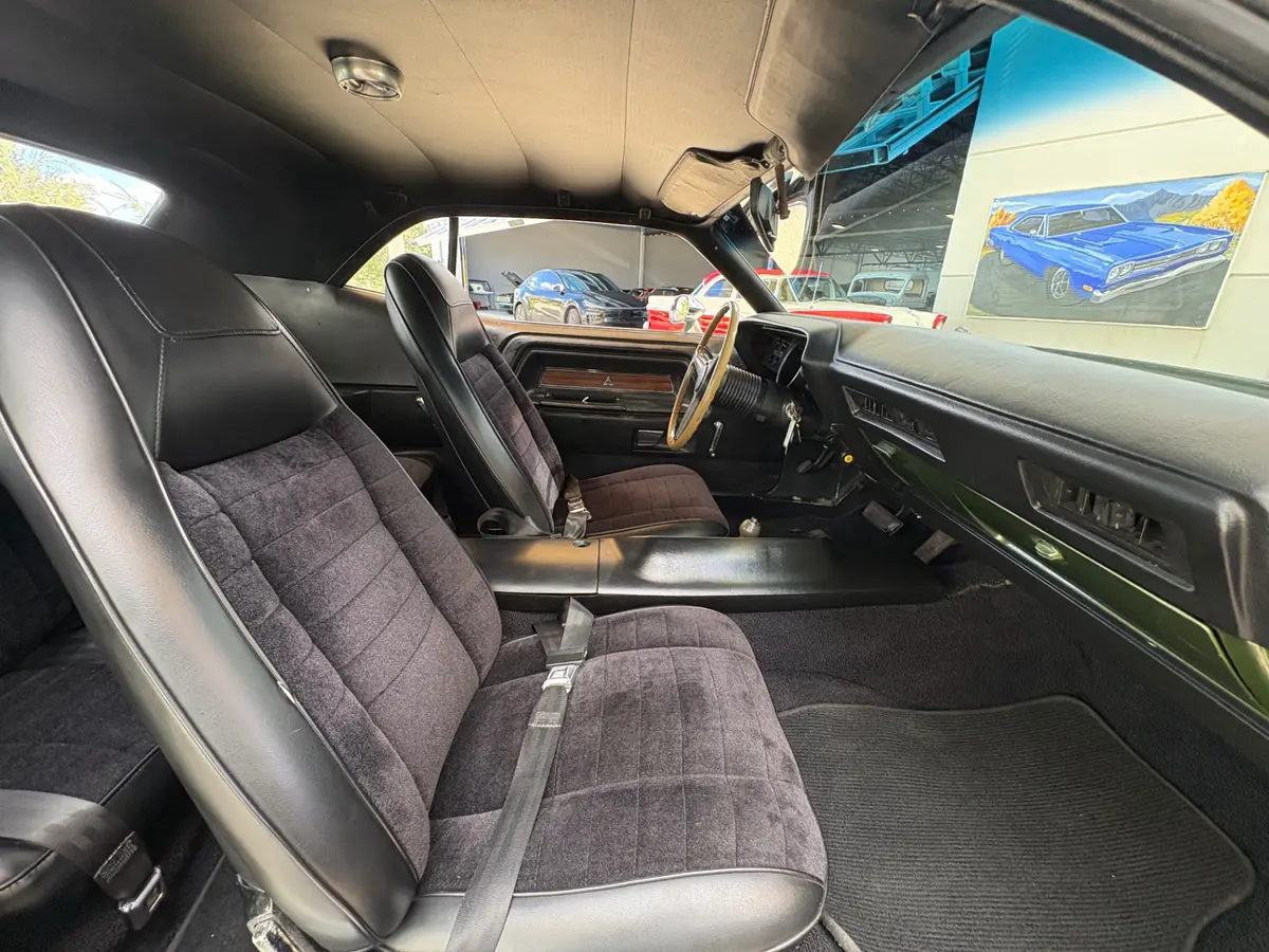 Vehicle photo 38