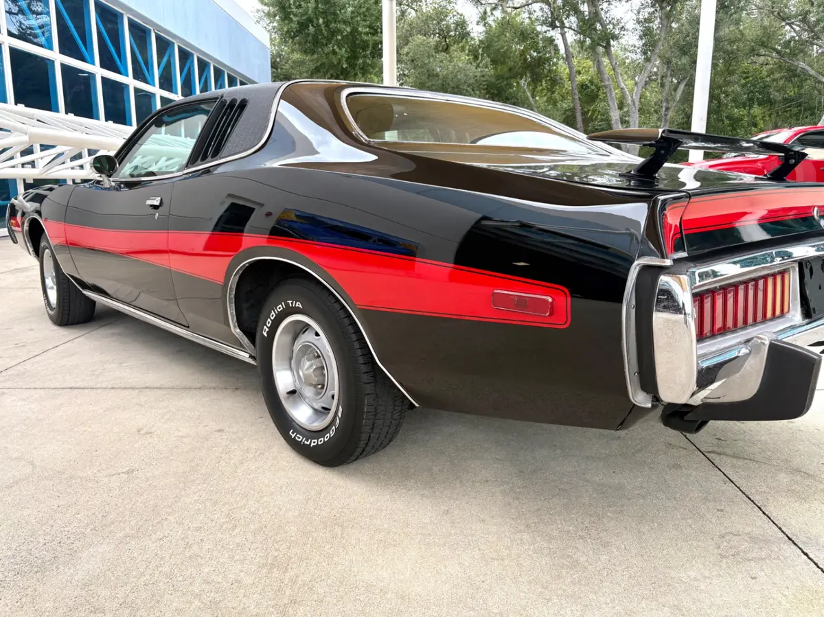 Vehicle photo 15