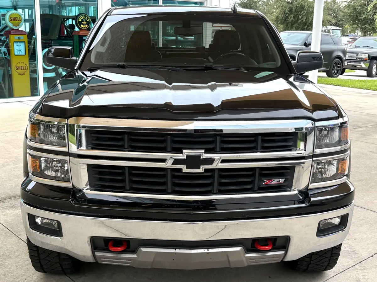 Vehicle photo 3