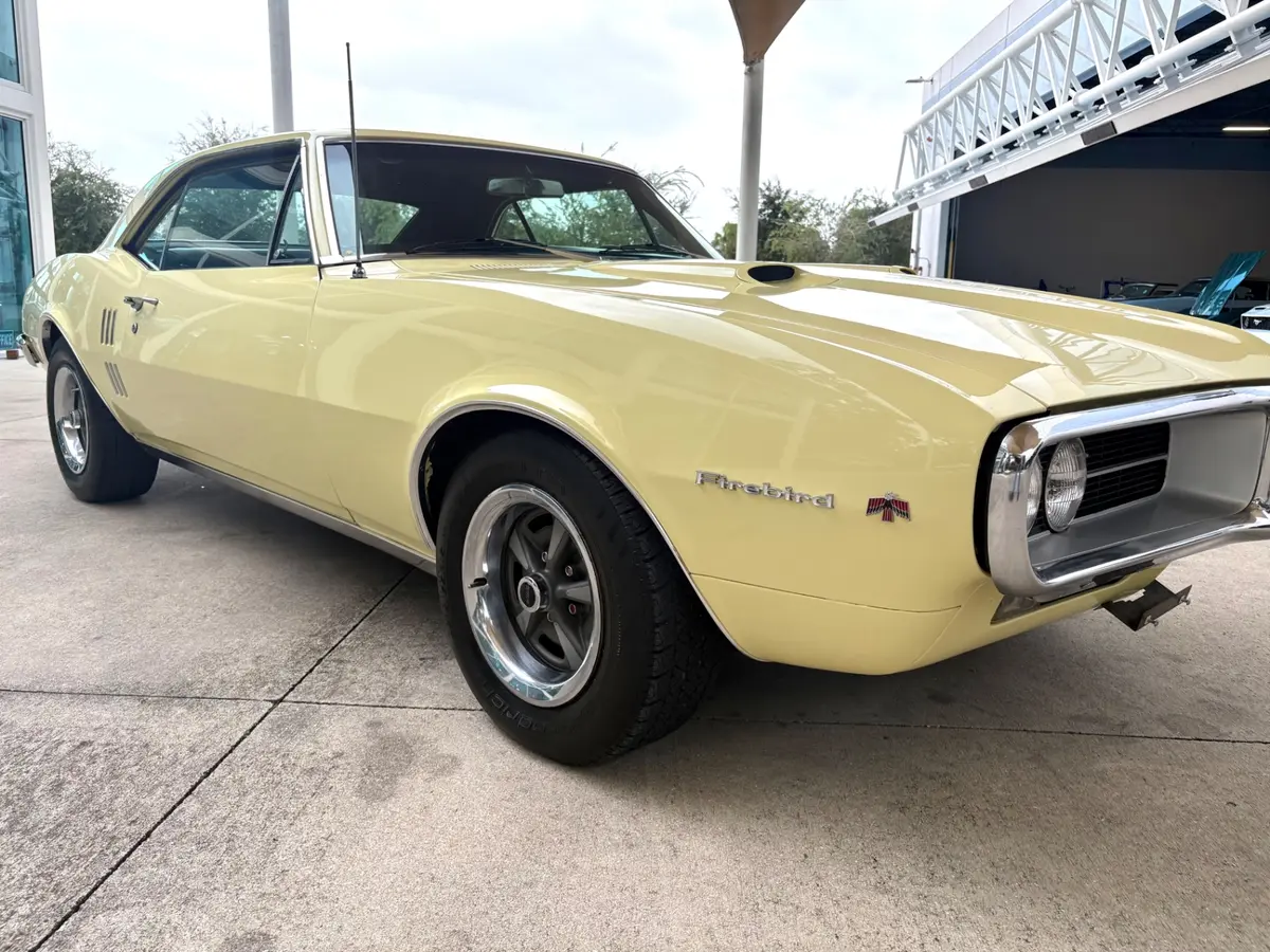 Vehicle photo 19