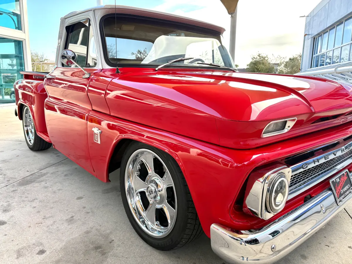 Vehicle photo 19