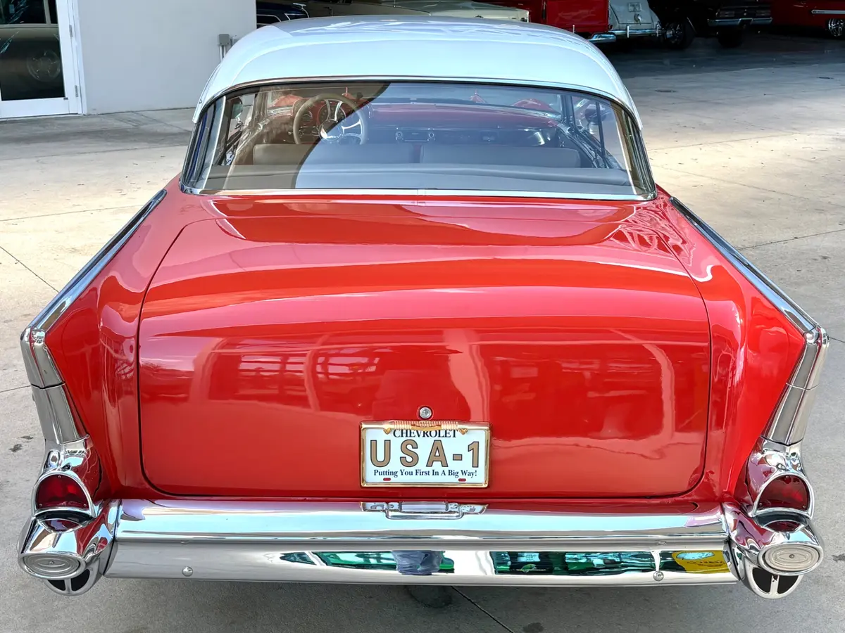 Vehicle photo 7