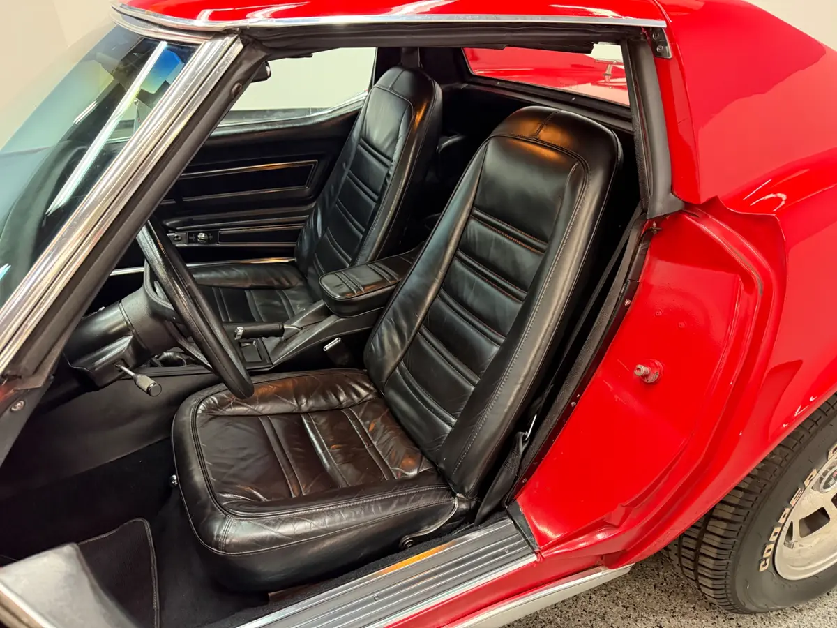 Vehicle photo 18