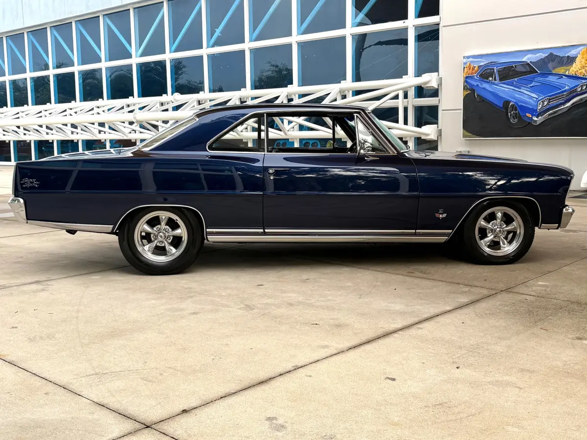 Vehicle photo 5