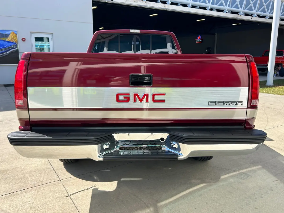 Vehicle photo 6