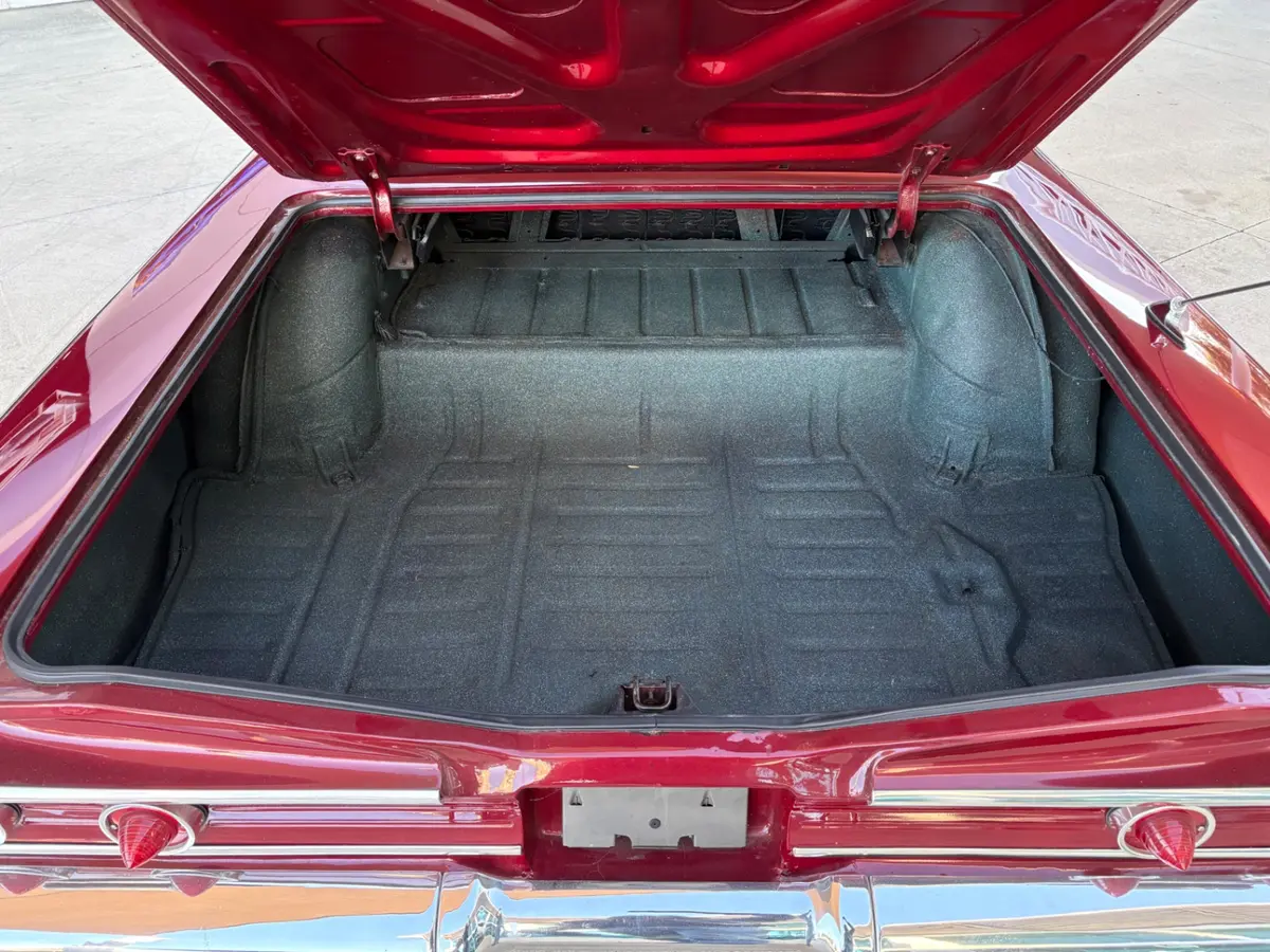 Vehicle photo 9