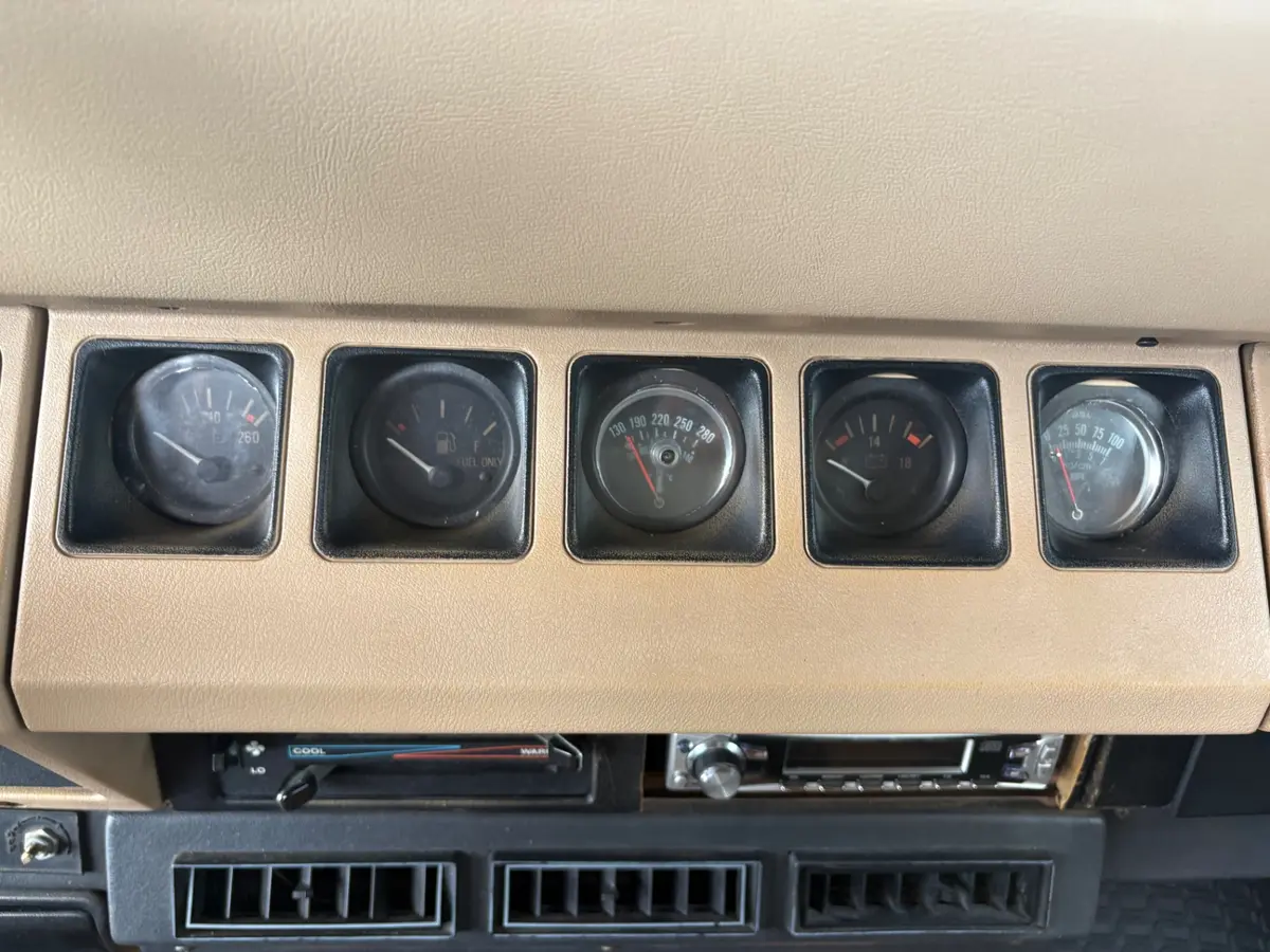 Vehicle photo 37