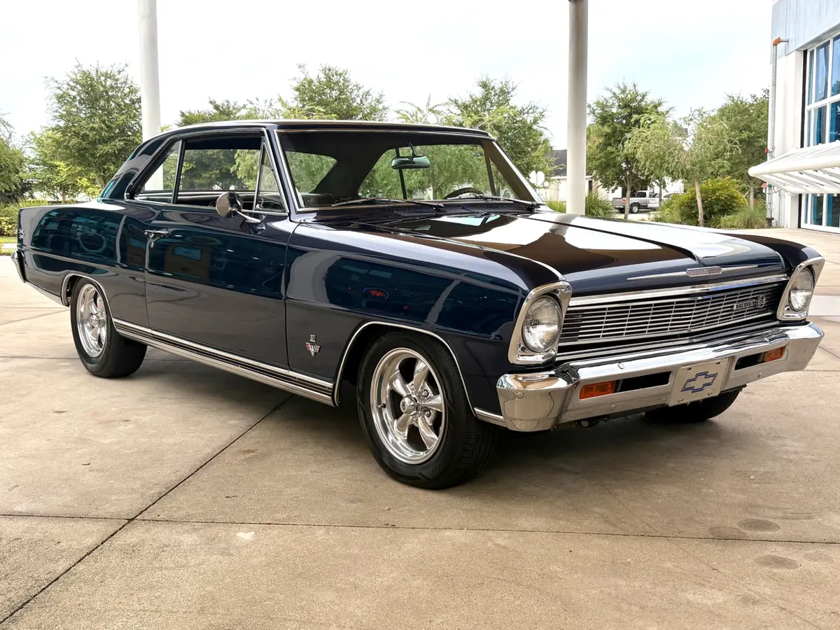 Vehicle photo 4