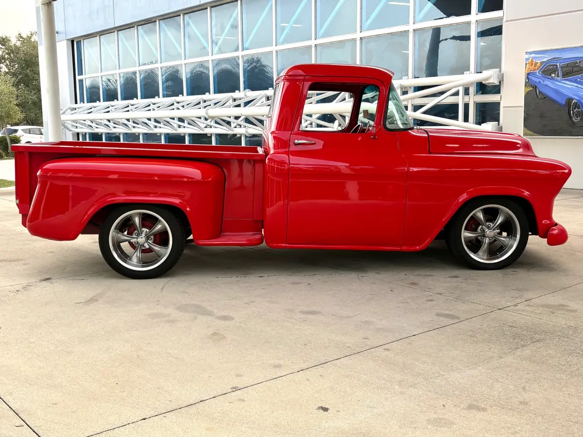 Vehicle photo 5