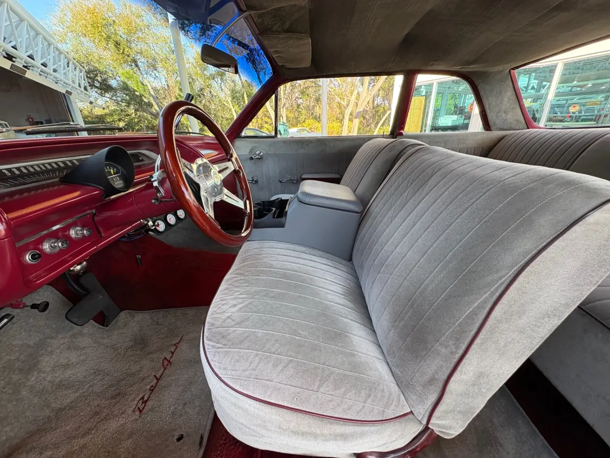 Vehicle photo 34