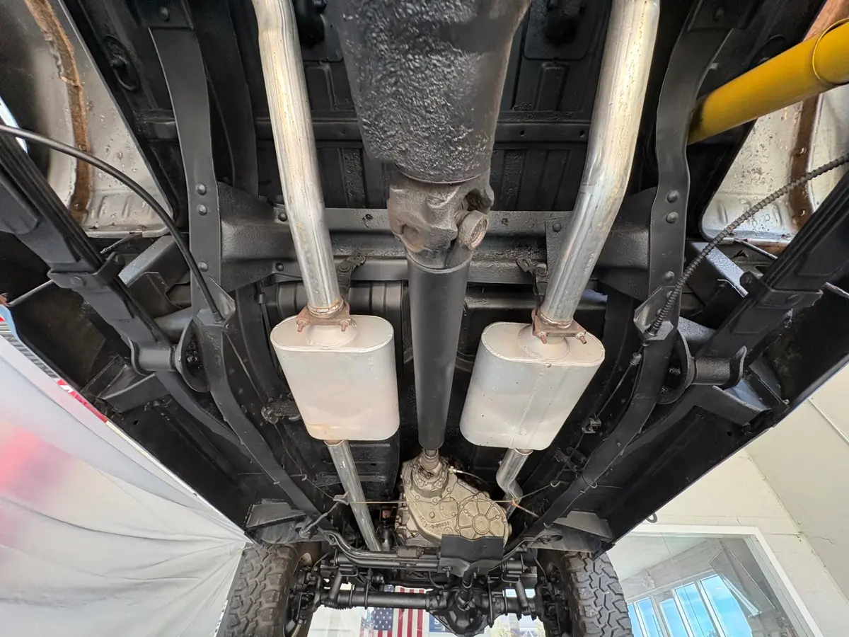 Vehicle photo 45