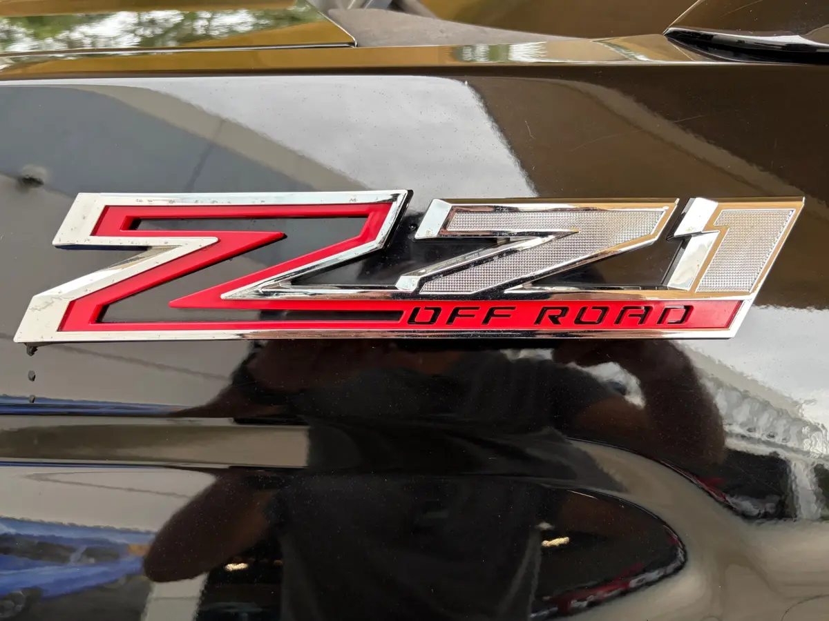 Vehicle photo 22
