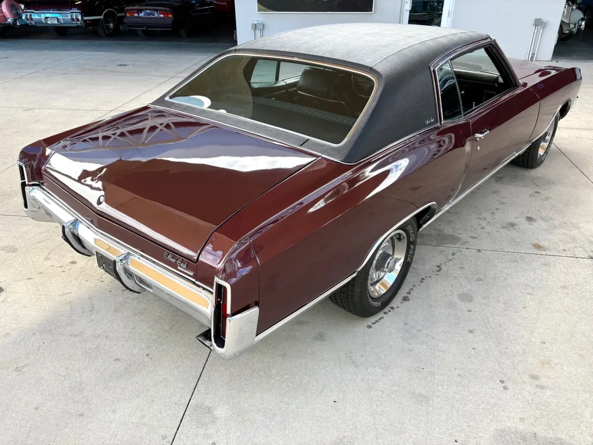 Vehicle photo 28