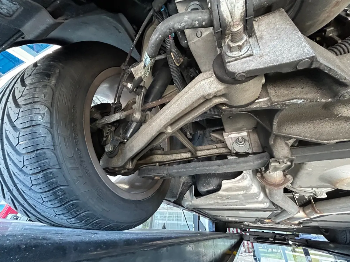 Vehicle photo 43