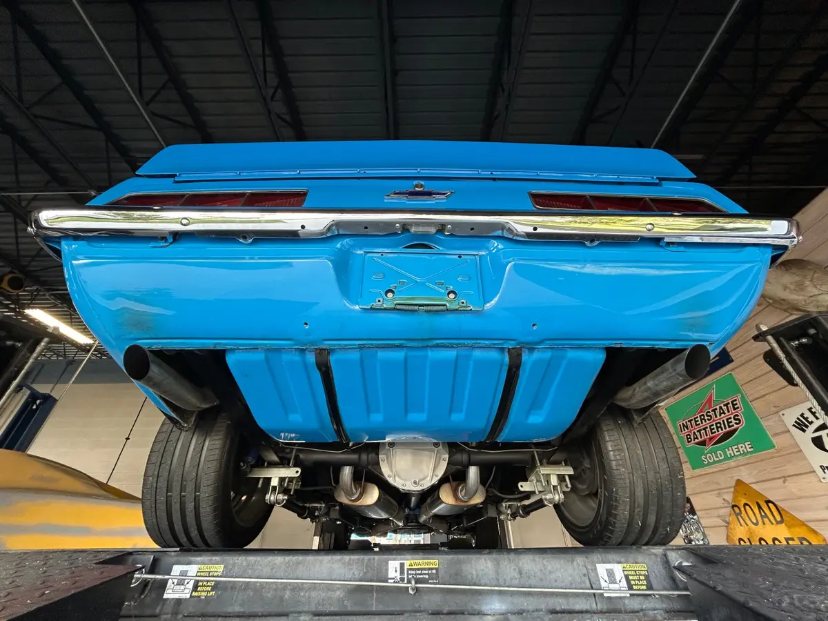Vehicle photo 28