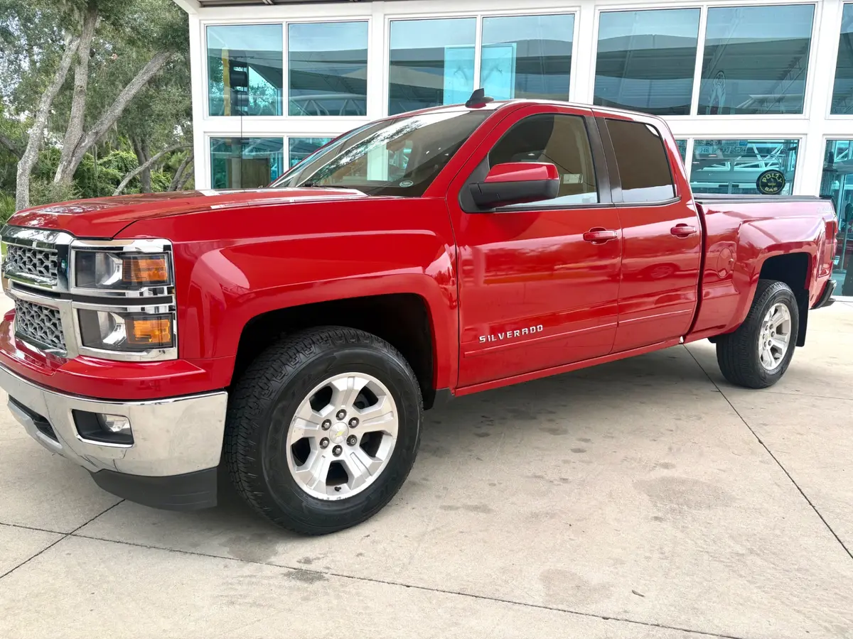 Vehicle photo 12
