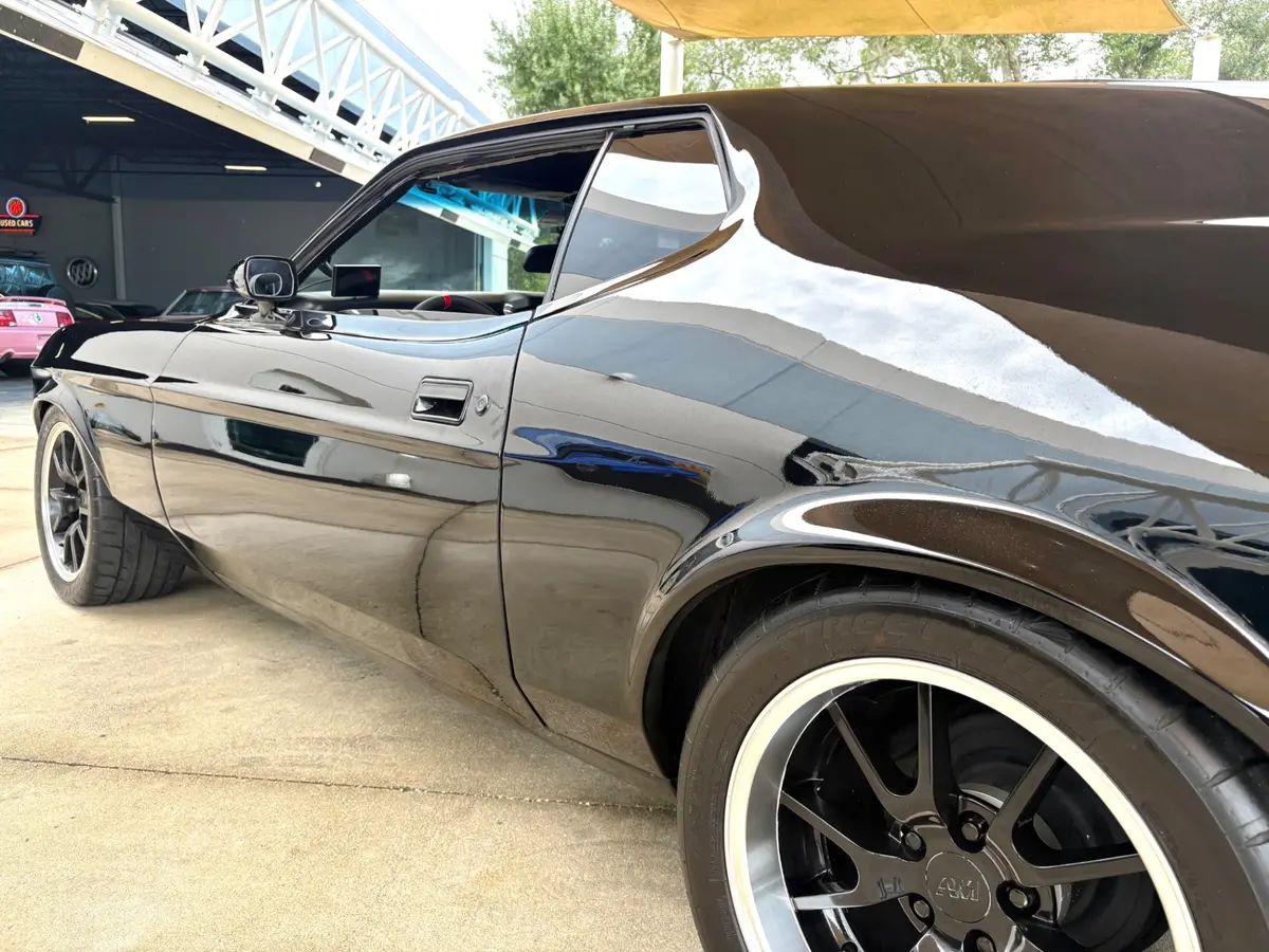 Vehicle photo 14