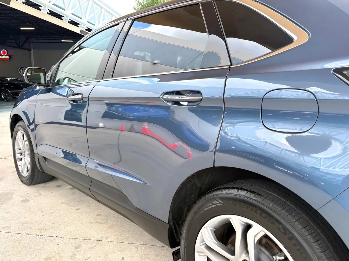 Vehicle photo 15