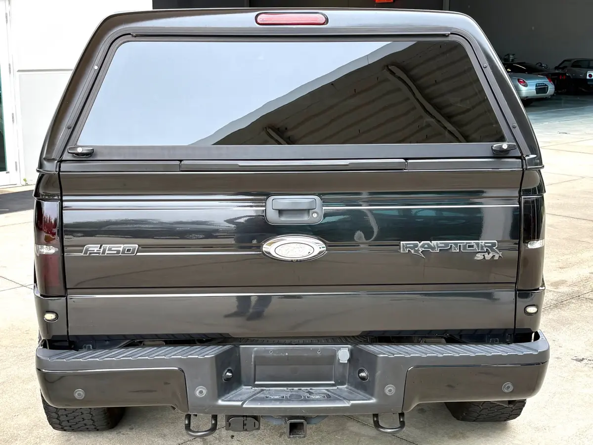 Vehicle photo 8