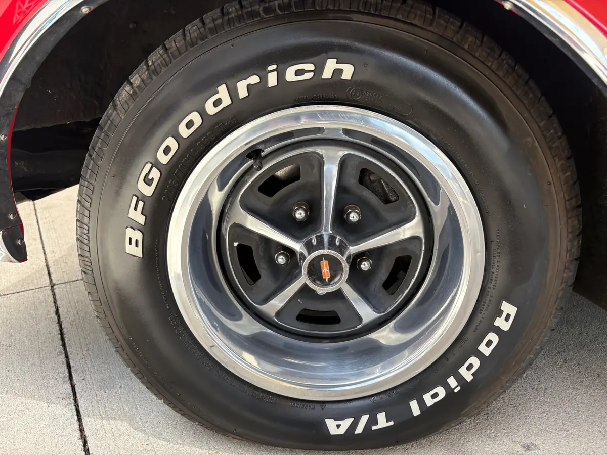 Vehicle photo 26