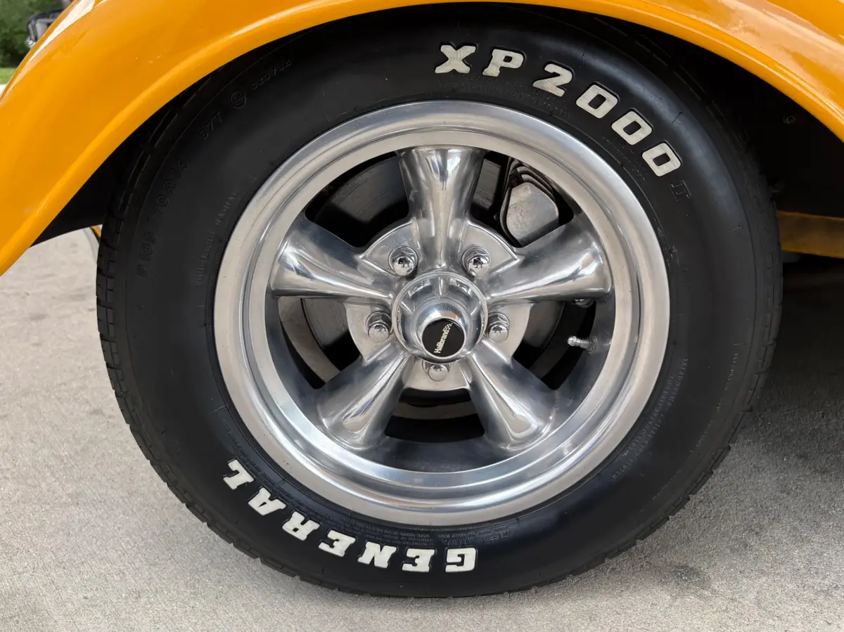 Vehicle photo 21