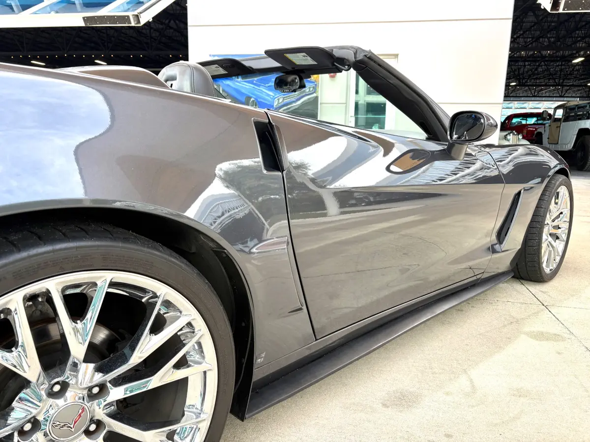 Vehicle photo 17