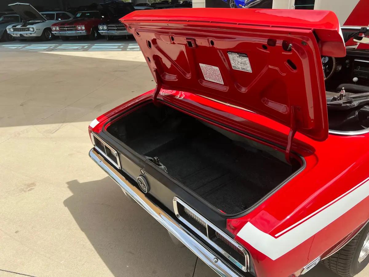 Vehicle photo 19