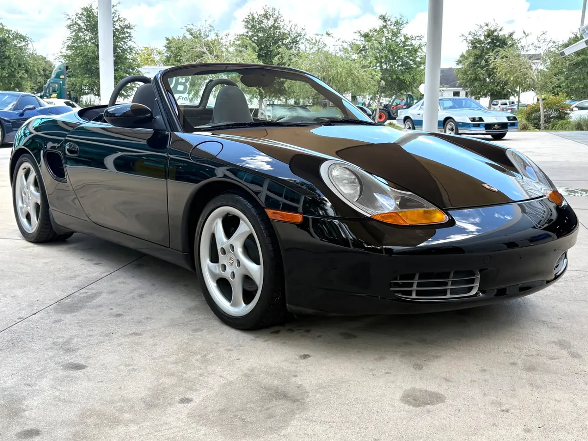 Vehicle photo 4