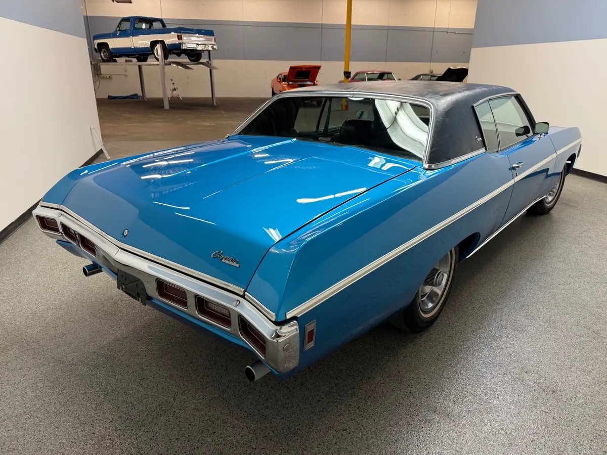Vehicle photo 6