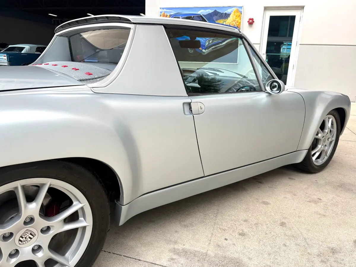 Vehicle photo 17