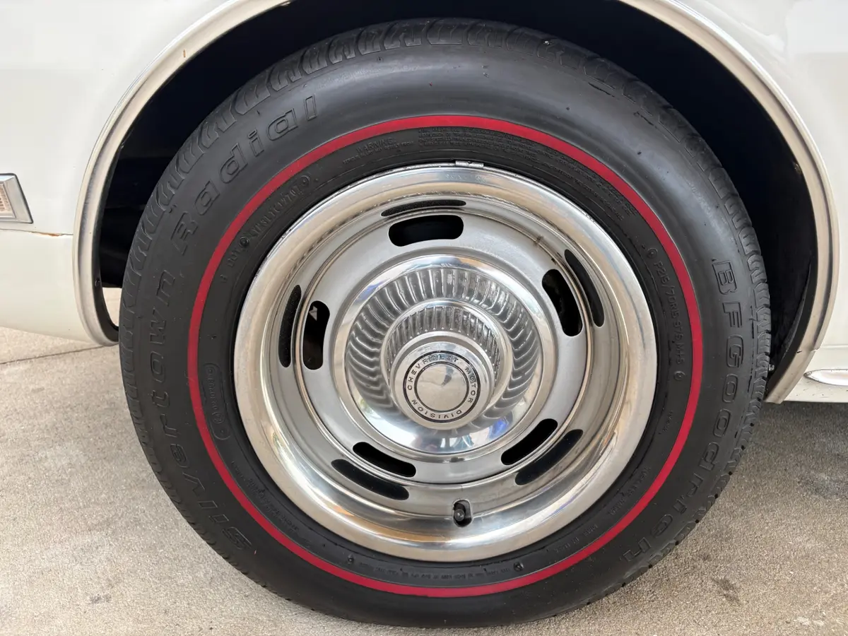Vehicle photo 27