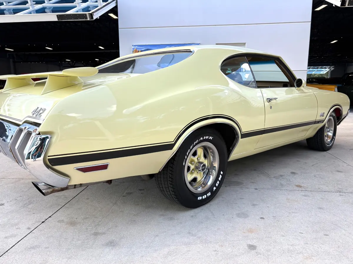 Vehicle photo 16