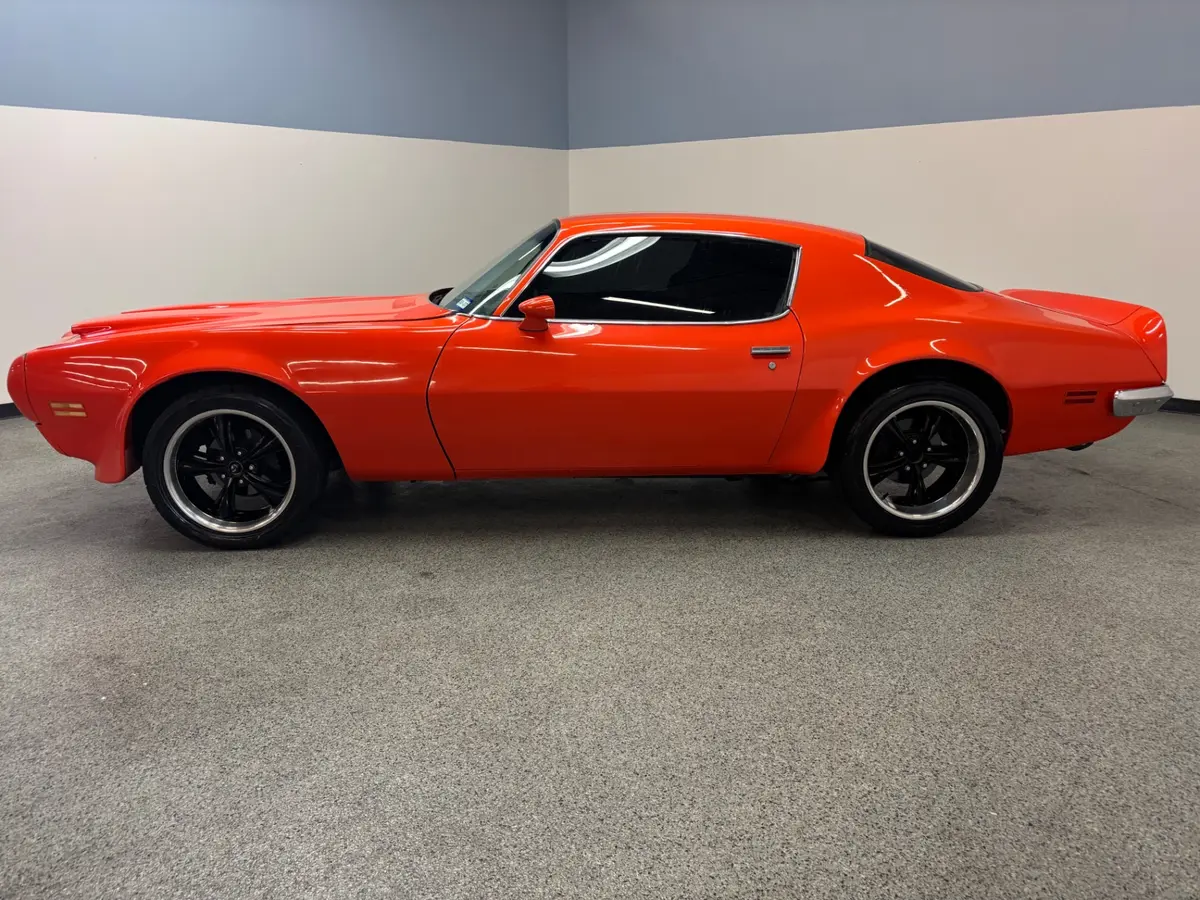 Vehicle photo 4