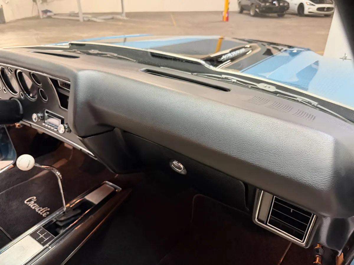 Vehicle photo 104