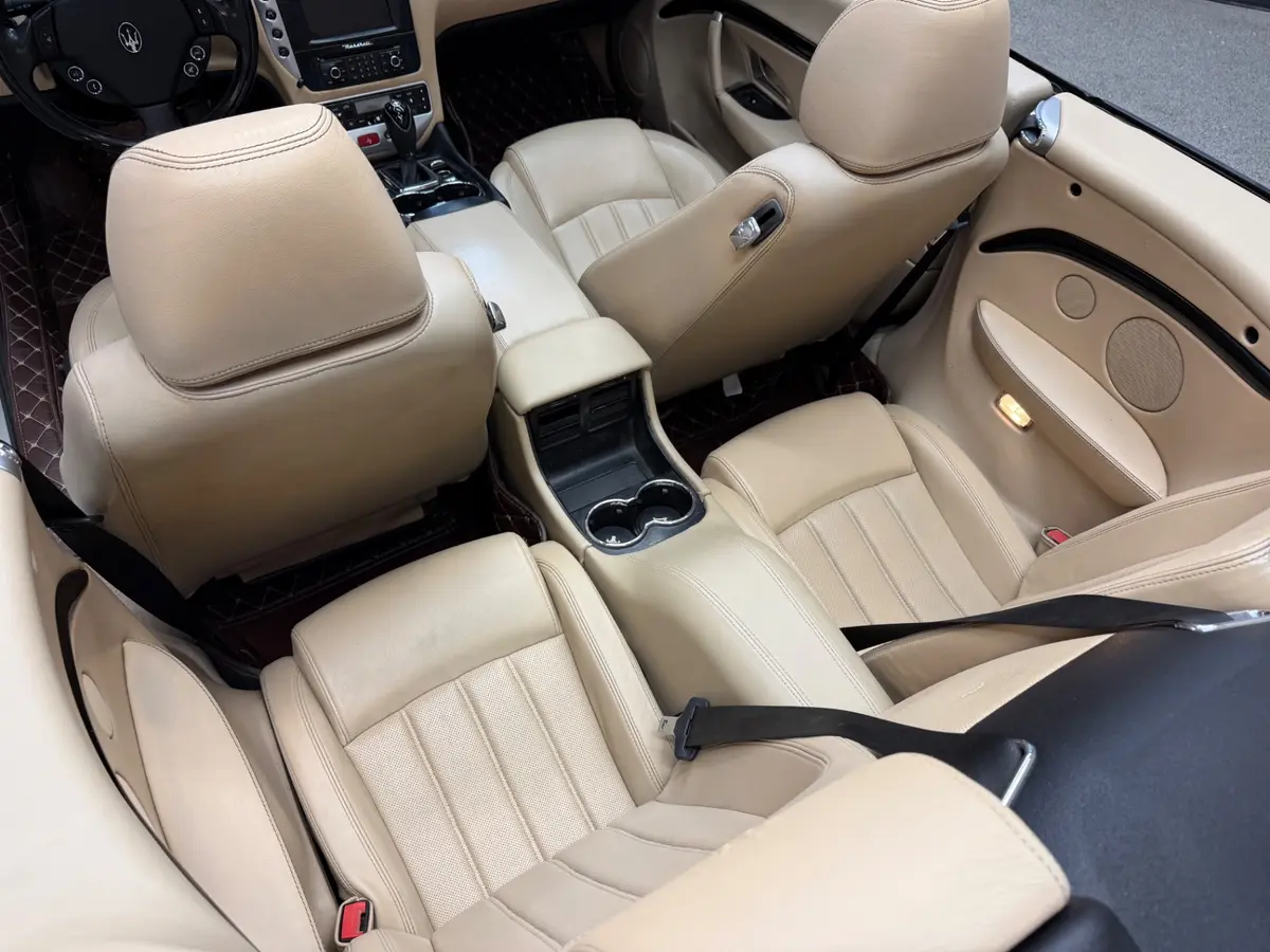 Vehicle photo 26