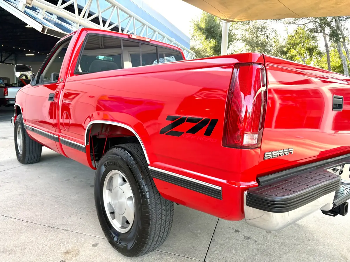 Vehicle photo 15