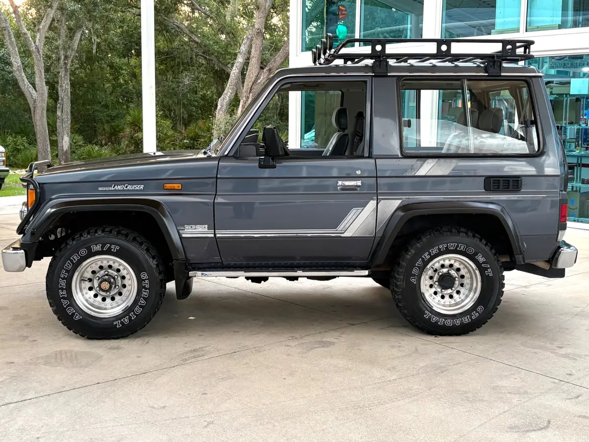 Vehicle photo 10