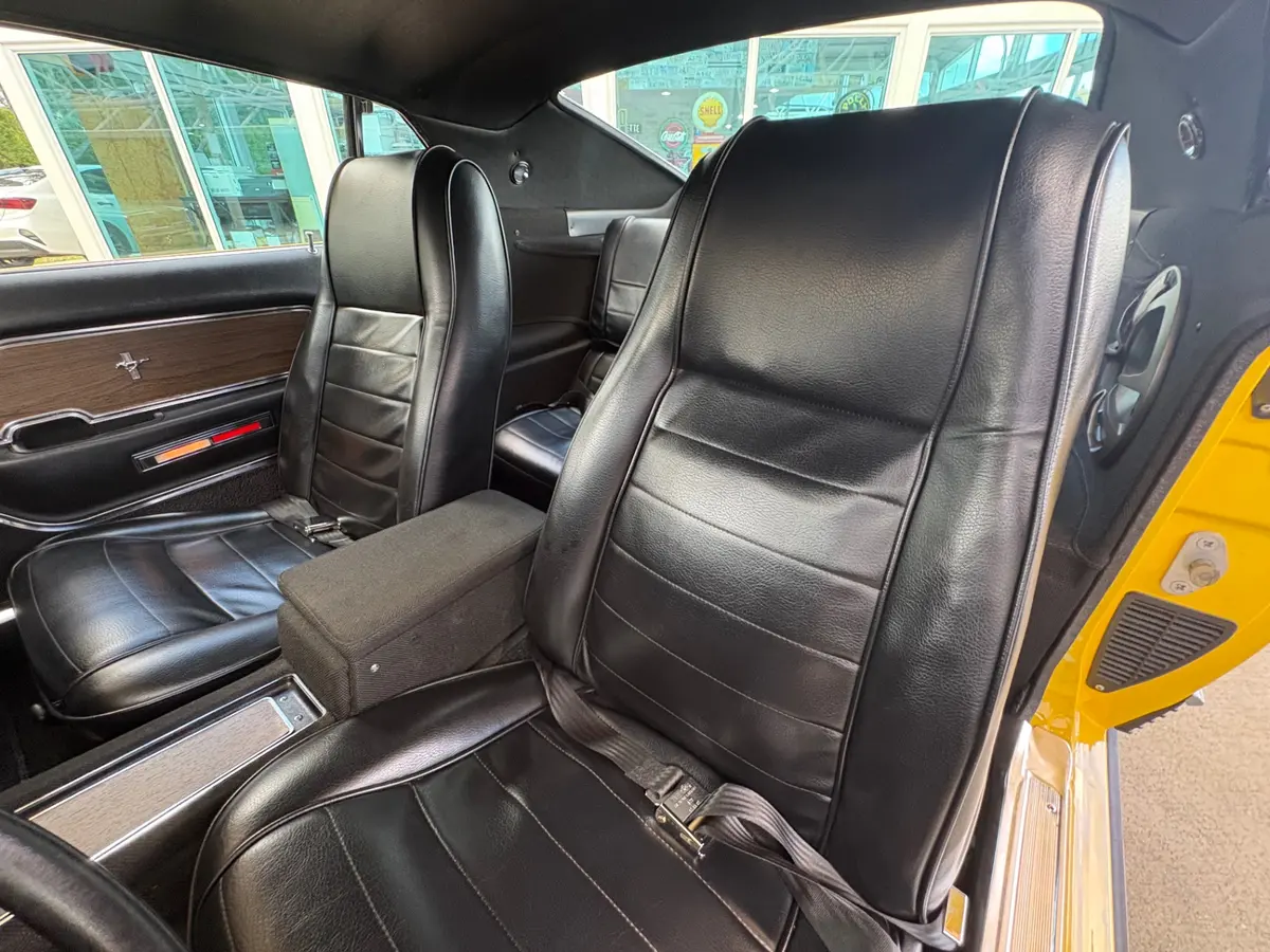 Vehicle photo 33