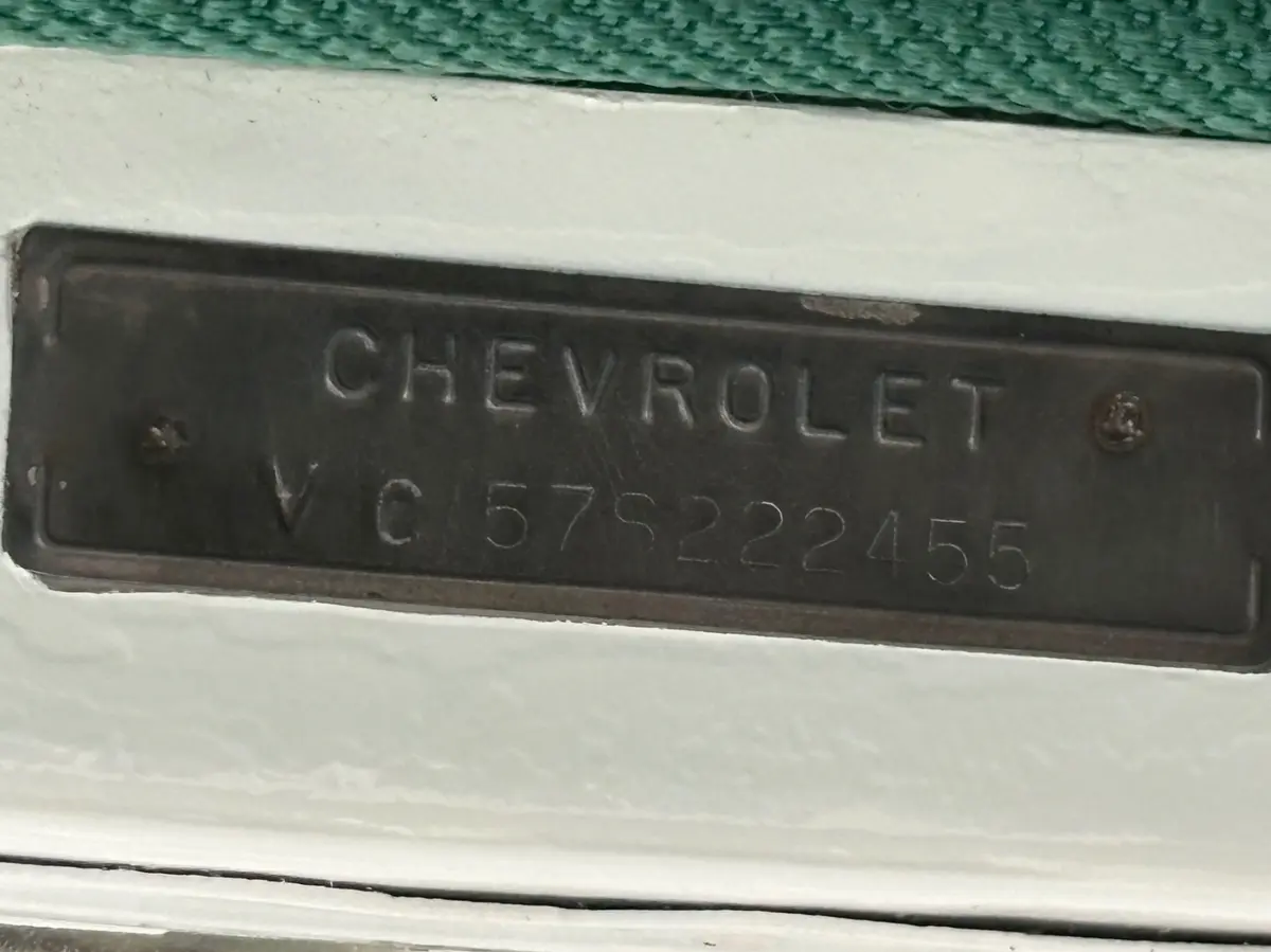 Vehicle photo 23