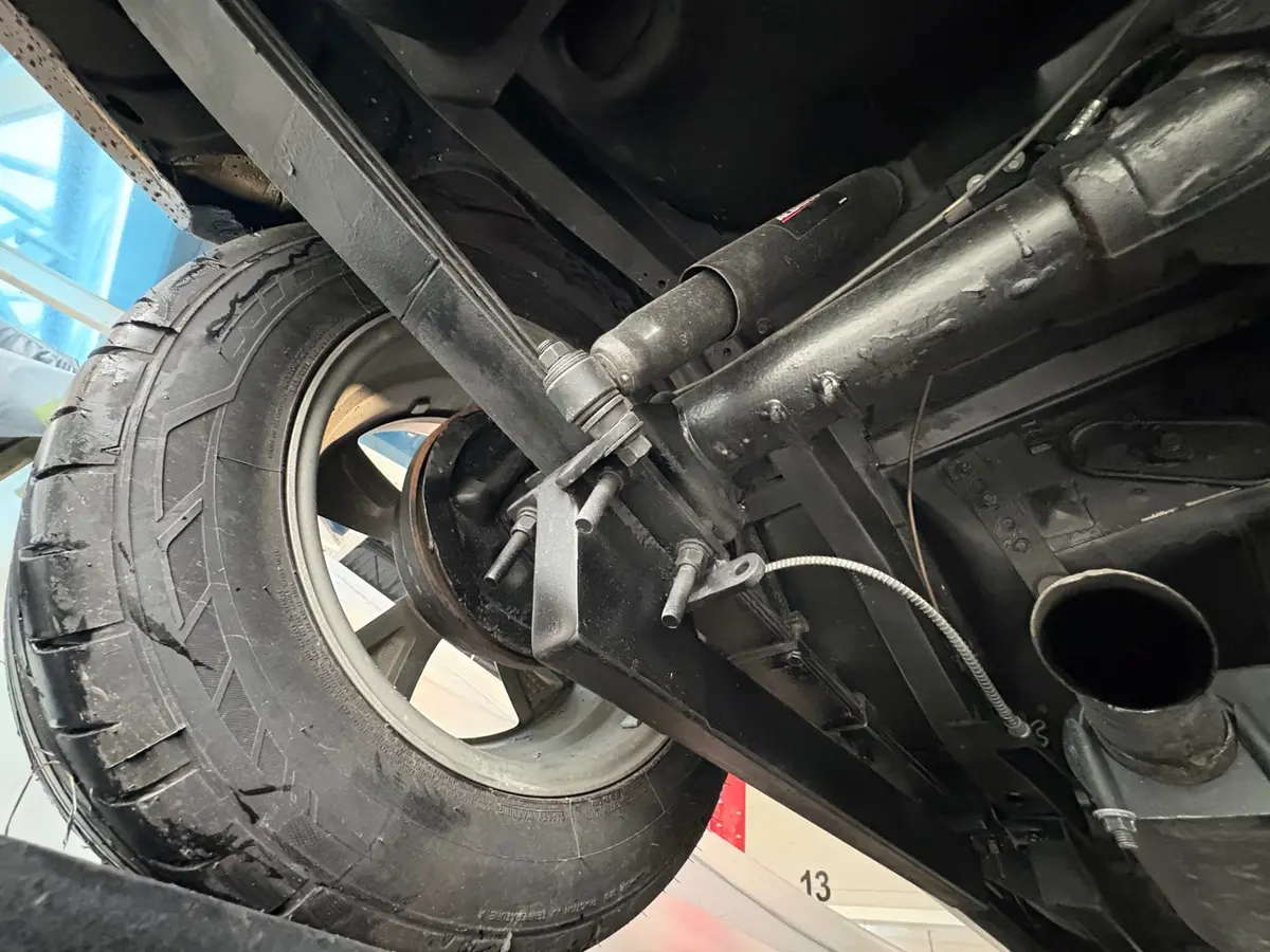 Vehicle photo 43