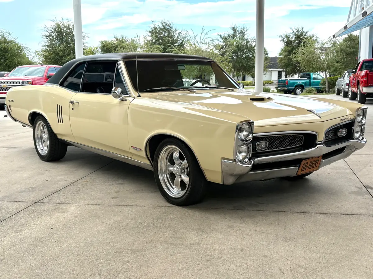 Vehicle photo 4