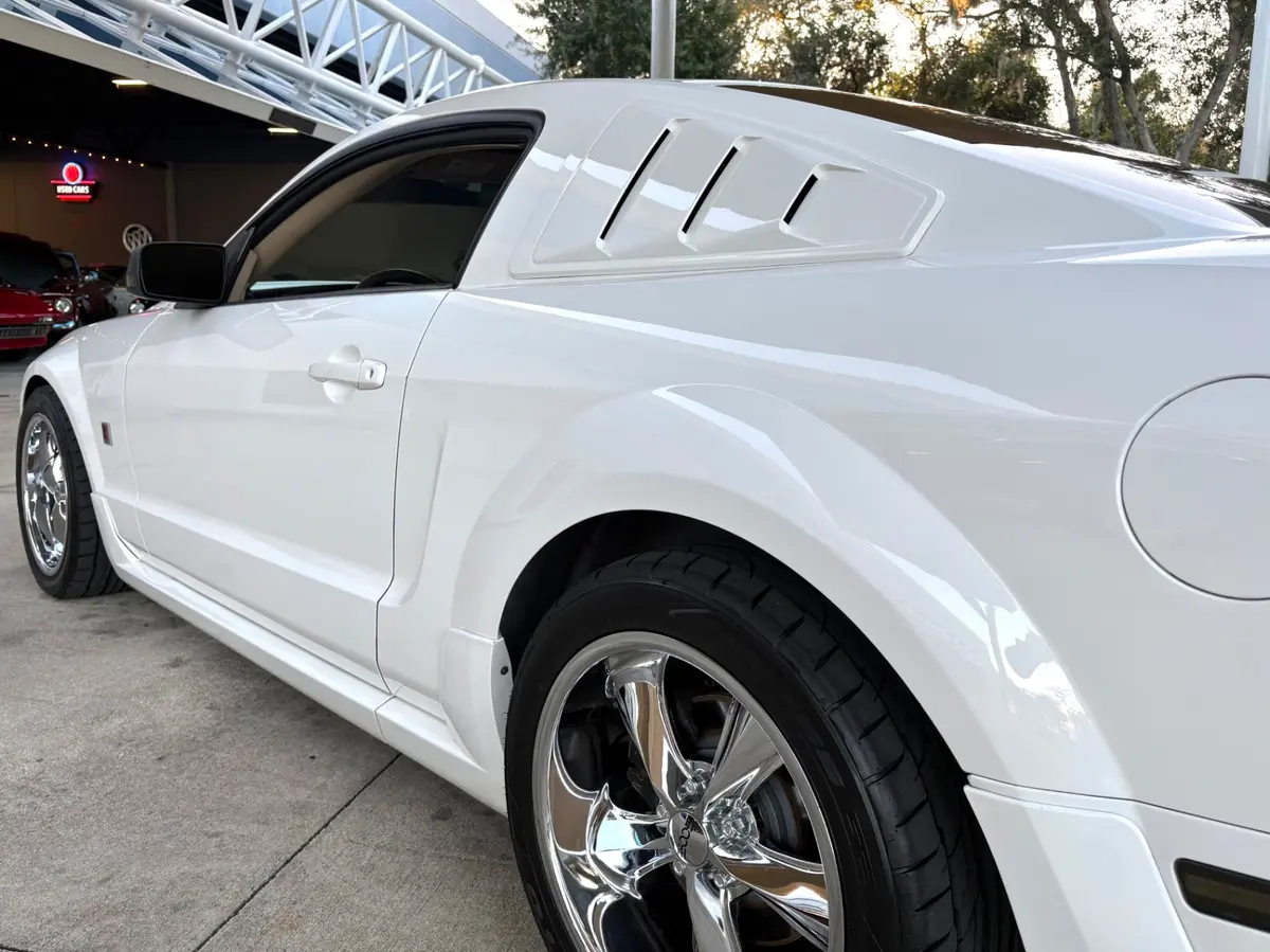 Vehicle photo 14