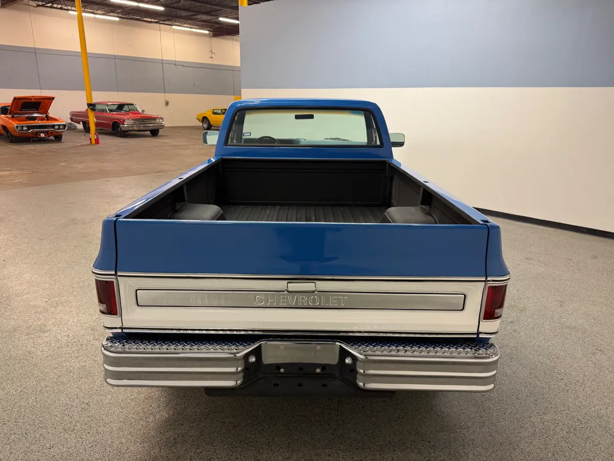 Vehicle photo 5