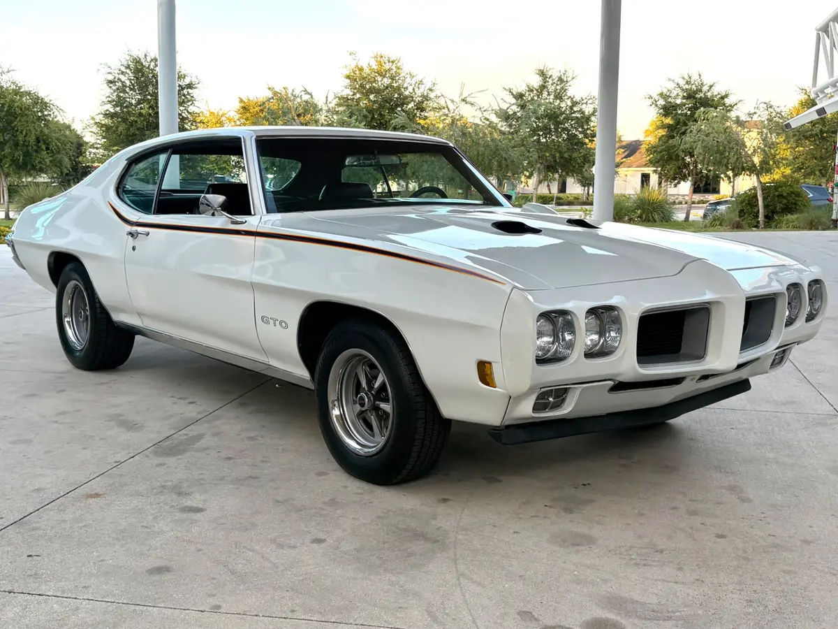 Vehicle photo 4