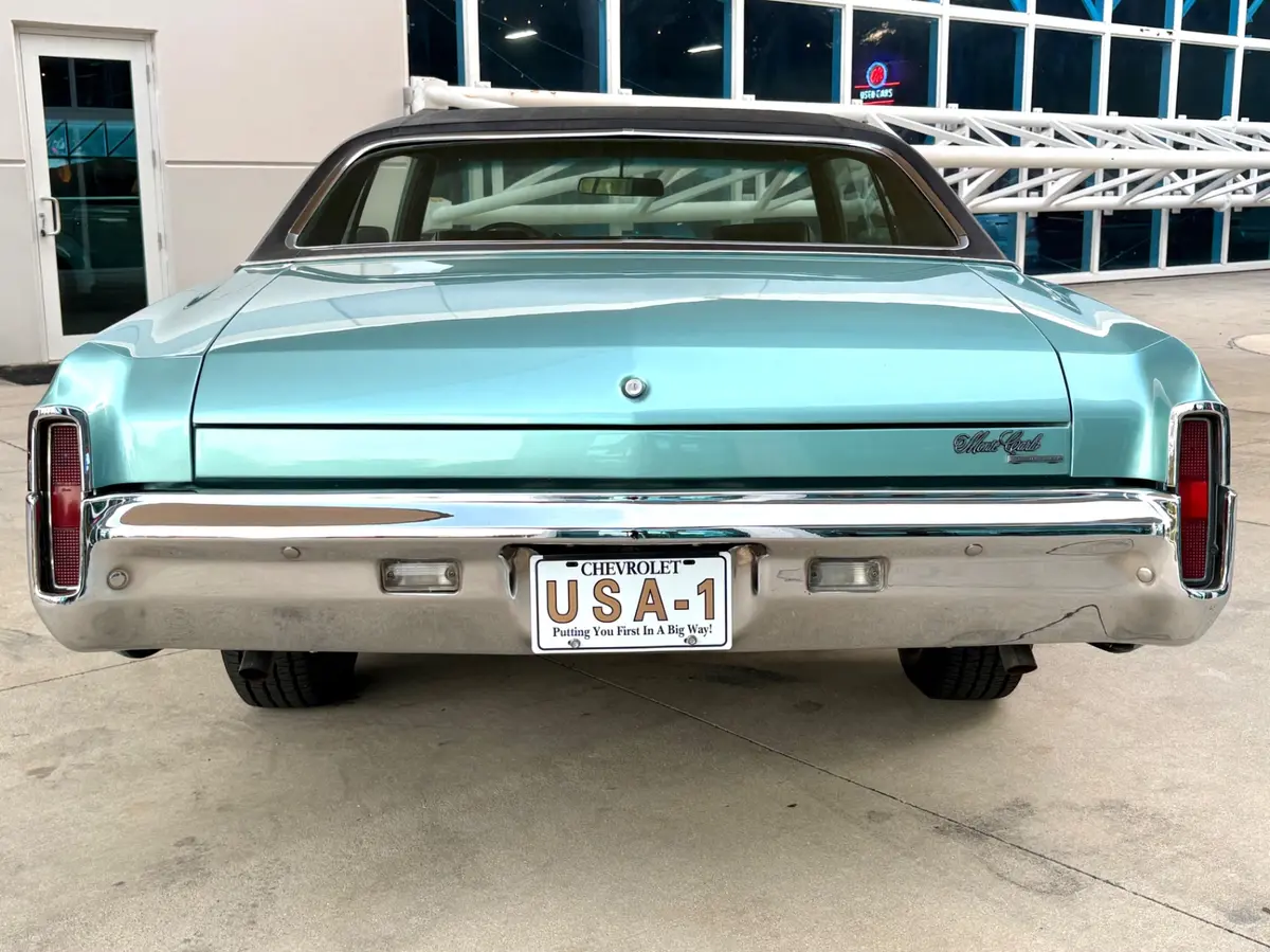 Vehicle photo 9