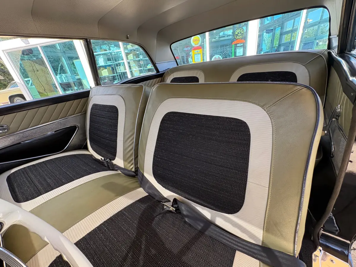 Vehicle photo 32