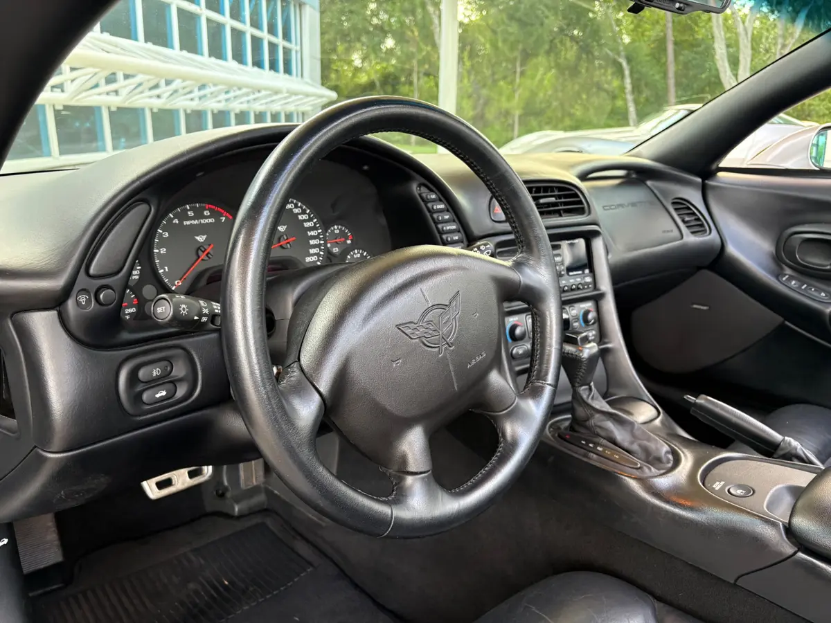 Vehicle photo 36