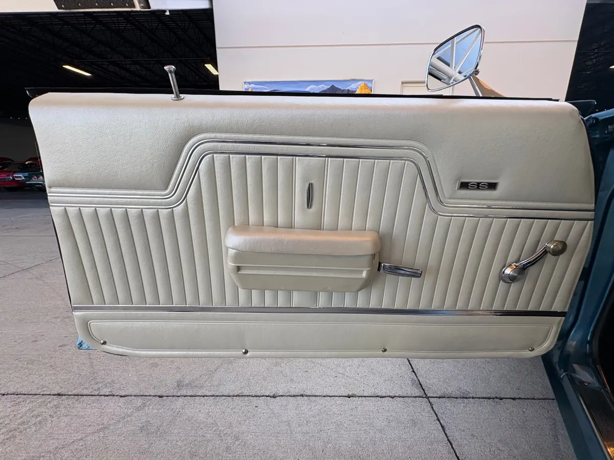 Vehicle photo 74