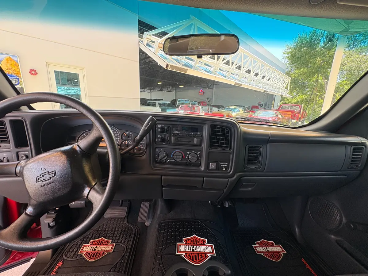 Vehicle photo 32